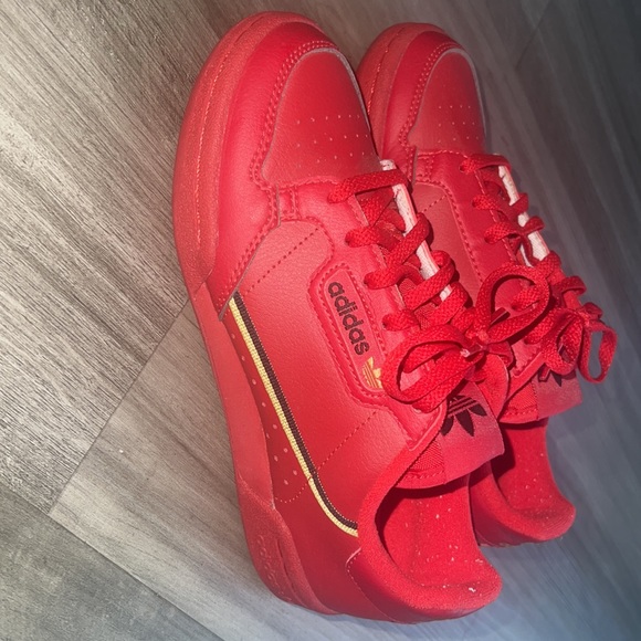 Kids Adidas - Picture 2 of 2